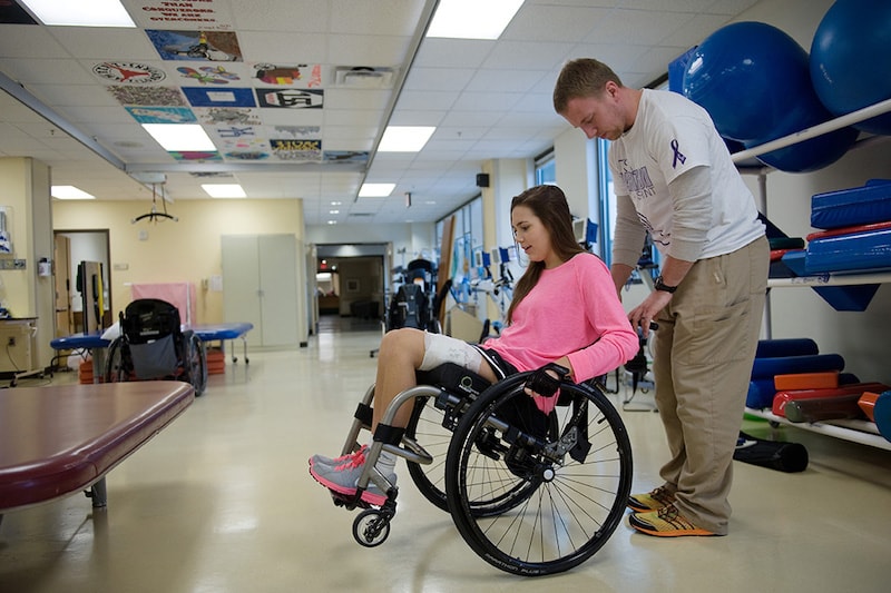 Patient with a loss of mobility after a spinal cord injury in occupational therapy