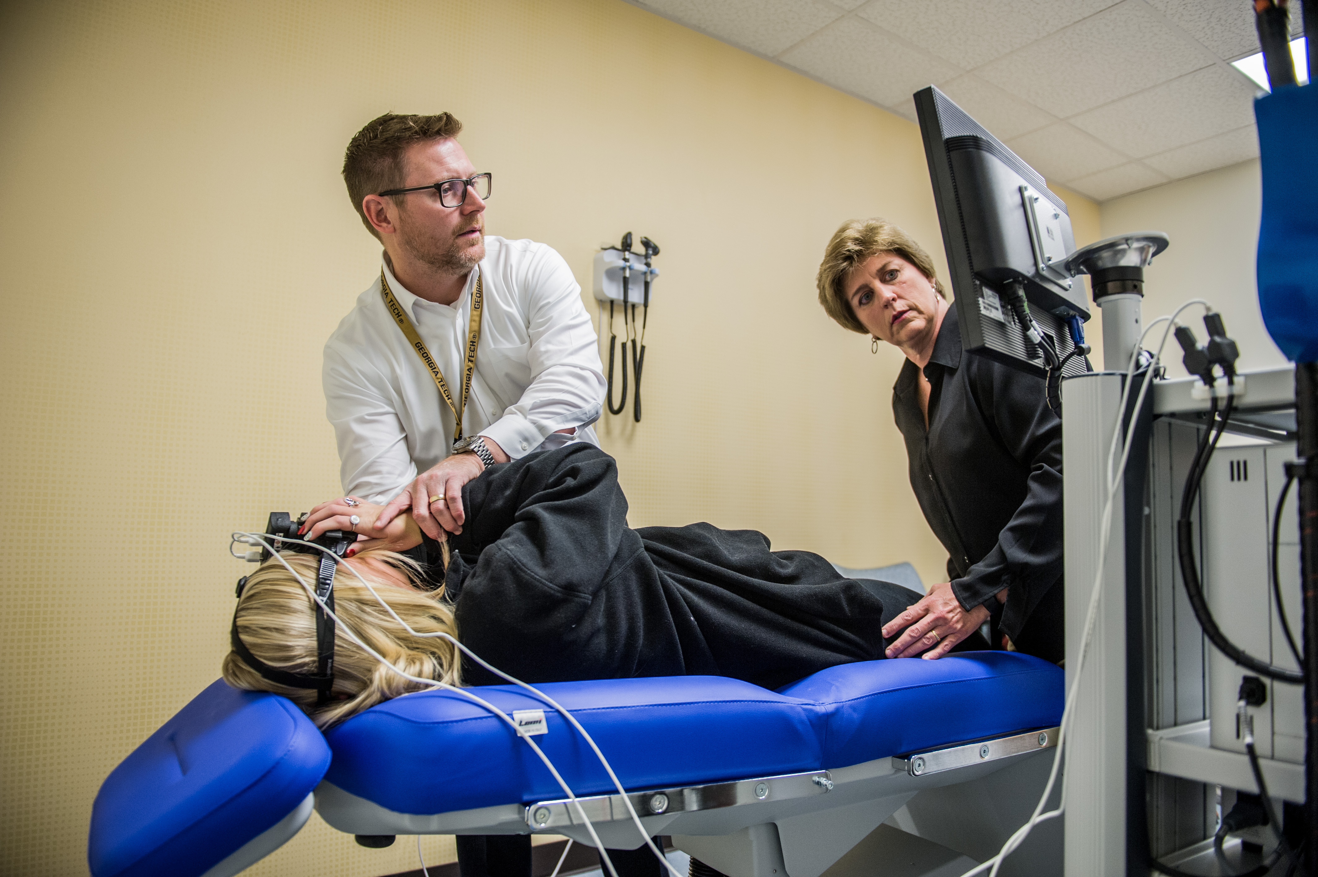 Dr. Russell Gore evaluates a patient in the Complex Concussion Clinic at Shepherd Center.